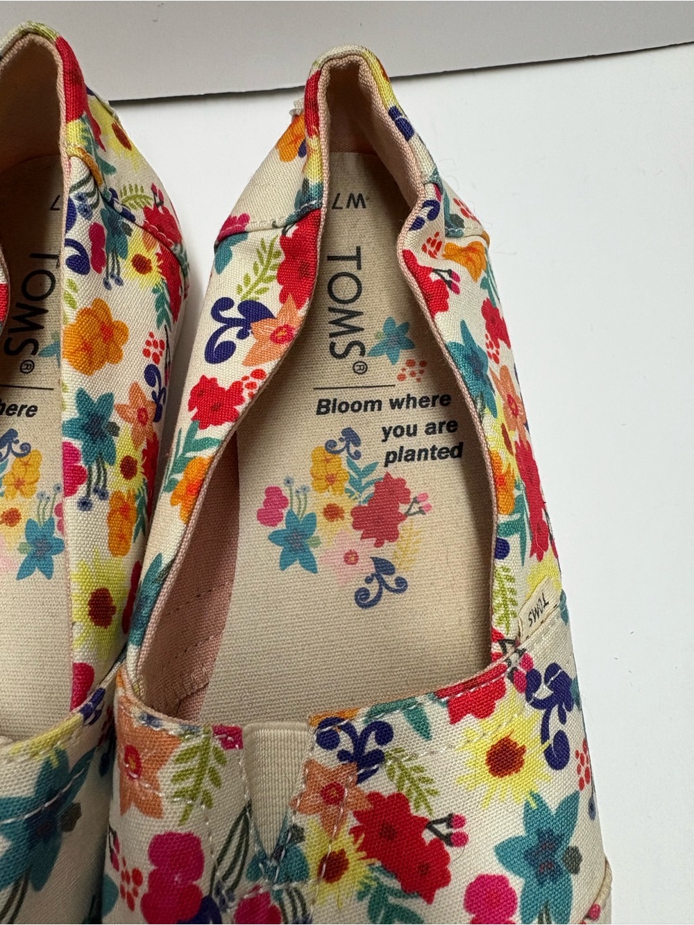Toms Floral Classic Canvas Bloom Where You Are Planted Slip On Shoes Sz 7 - Picture 6 of 8